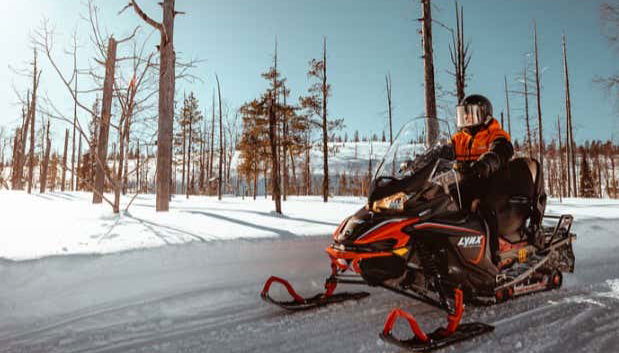 Percorrendo os bosques nevados de Levi