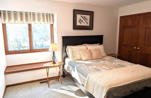 NEW! The Lighthouse - Cute, Large, and Lakefront! - Foto 7