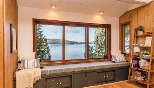 Waterfront Retreat with Fireplace, Hot Tub & Sauna - Foto 3