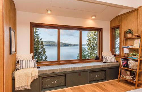 Waterfront Retreat with Fireplace, Hot Tub & Sauna - Foto 3