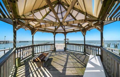 Bayfront Home with Private Pool, Pier, and Firepit - Foto 7