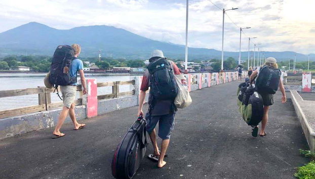 Traslado hasta Potosí en lancha rápida por el Golfo de Fonseca - Foto 5, Pasajeros en dirección a la lancha rápida