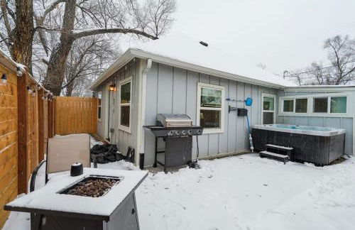 Baby Blue Cottage Downtown Hot Tub BBQ Fire Pit - Foto 31