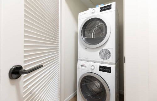 Entire Apt Downtown Seaport with Pool - Photo 22