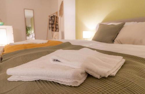 K15 Cozy, Unique & Spacious 3-Room Apartment with Balcony or Single Room by LIPA - Foto 29