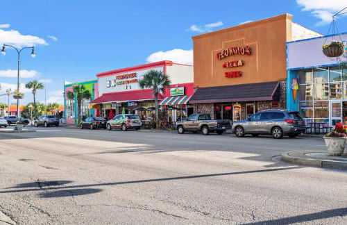 Sunshine House #2-Selfie-Friendly - Steps to Beach - Foto 35