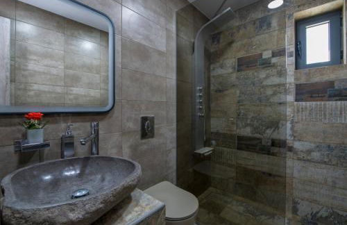 TWIN'S HOME LUXURY SUITES - Photo 19