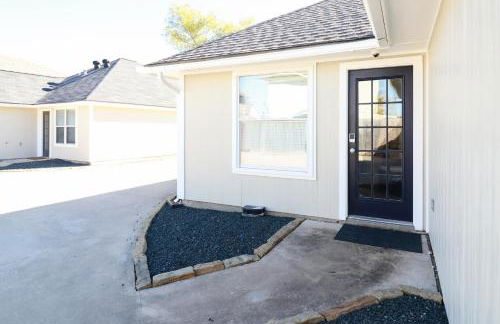 Cozy Home in the Heart of Aggieland - Photo 32