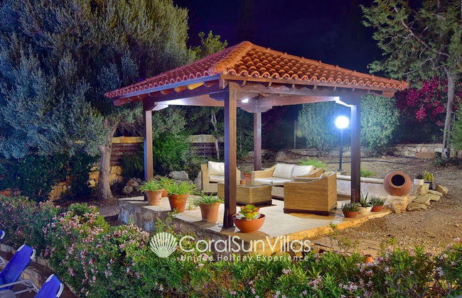 Large Pool & Garden, Billiard, Peaceful Area, Near to the Sea, Coral Bay Paphos - Foto 55