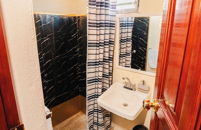 Gold House - Photo 34