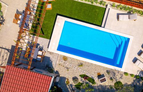 Home Away From Home with a heated pool - Foto 15