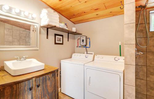 Cozy and Convenient Blairsville Cabin with Deck! - Foto 9