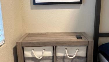 Peaceful Lakeside Retreat - Cozy 3BR Waterfront Home - Foto 3, wardrobe