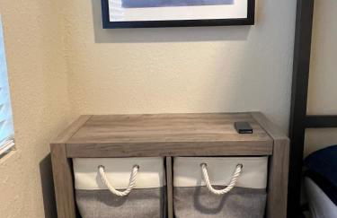 Peaceful Lakeside Retreat - Cozy 3BR Waterfront Home - Foto 3