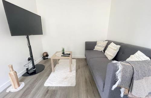 Les chats pitres Maison au calme rénovée avec jardin, terrasse aménagée, transats, abri à vélo, parking gratuit, 5 mn à pied du centre Bayeux proche des plages du débarquement - Photo 9