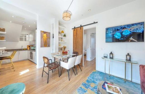 INTERIOR-DESIGN Apartment with HUGE Terrace - Photo 16