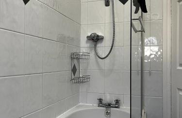 Stylish Cosy Home - M42, Airport, NEC & Train St - Photo 19