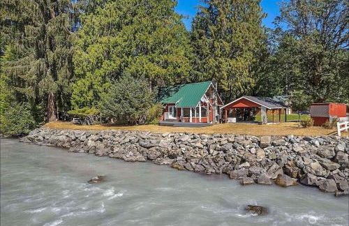 NEW: Steps from White River near Mount Rainier National Park - Foto 31