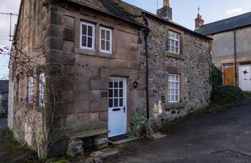The Cottage on the Square, Wensley - Derbyshire Country Cottage. - Photo 15