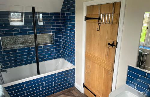 Charming 2-Bedroom Cottage in Warwickshire - Photo 8