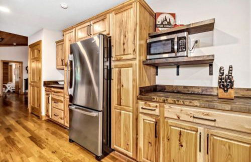 Cozy Mountain Cabin with Long-Range Views near Waterfall Park in Old Fort, NC - Foto 18