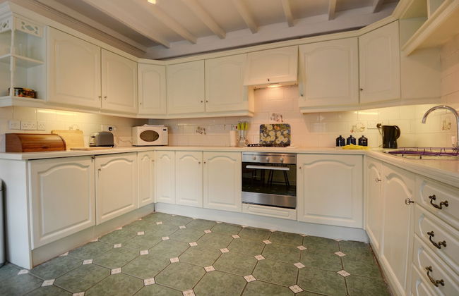 Holiday Cottages and North Star Apartment - Photo 8