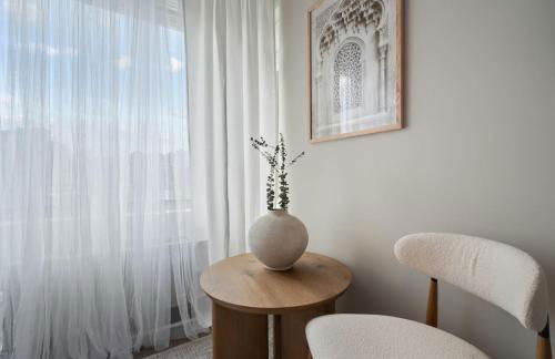 The Chelsea - Airy King 1BR with Queen Sleeper and Free parking - Foto 4