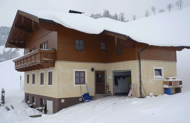 Spacious Apartment with Garden near Ski Area in Wagrain - Photo 1