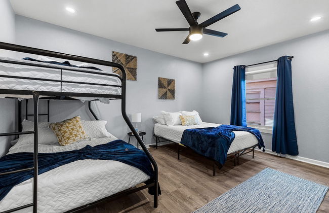 Inviting 4br/2.5ba Downtown Home With Ample Space! - Photo 8