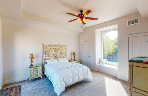 Hot Tub and Views Luxe Lake Bridgeport Retreat - Foto 22