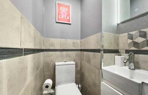 Kinky Kabin w Hot Tub, Sauna and Rooftop Garden - Foto 39