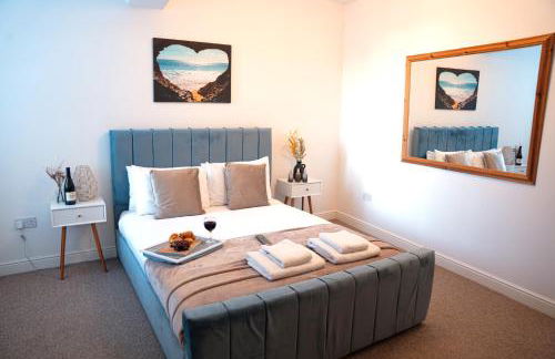 Modern Penthouse with Balcony - Near Beach & Town - Foto 28