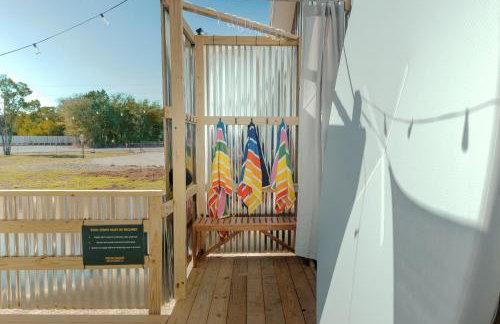 Game Barn, Cowboy Pool, 17ft Movie Screen - sleeps 10 - Foto 48