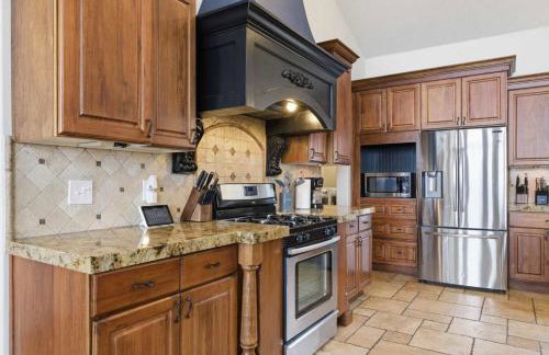 Private Family Home with Hot Tub - Foto 13