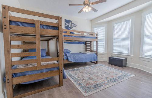 Uptown Cottage Newly Updated Home Near the Strand Galveston Harbor and UTMB - Foto 16