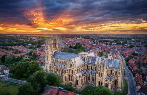 Two-Bedroom House in Beverley Centre with Parking - Foto 15