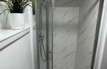 Loft studio apartment, BL, Town Centre, Secure gated parking option, Modern, fresh and spacious living, Netflix ready TV, Wifi - Photo 10