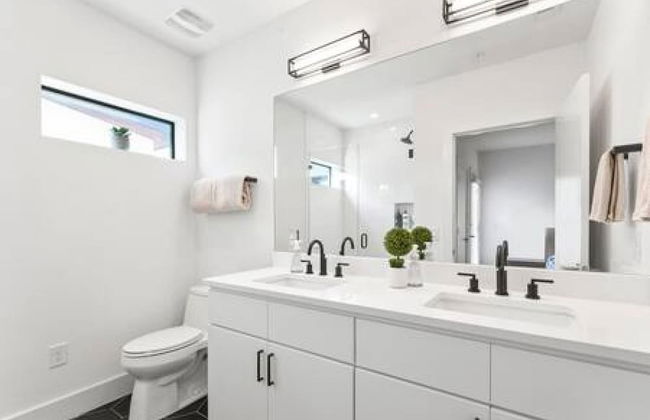 East Downtown 3BR Condo Free Parking Sleeps 7 - Foto 18