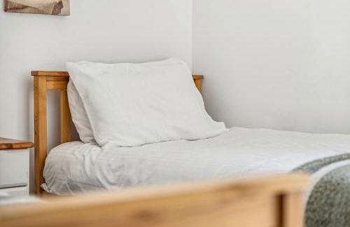 2BR Leamington Spa, by Clarendon Stays, FREE Parking, WiFi, Smart TV! - Foto 4