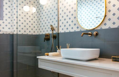 Salty Angel Sea Front Villa - Photo 18