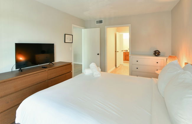 Artrageous on the river By RocketStay - Photo 7