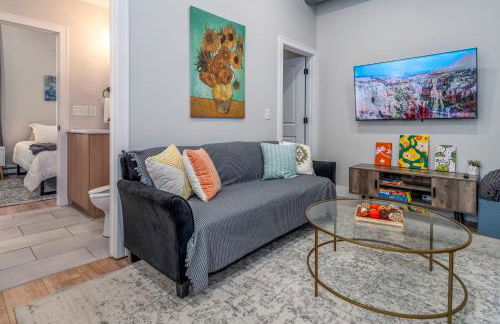 Prime OTR, 3 Lux Queen Beds, Two 55in TVs, Steps to TQL, Findlay Market, Light Rail, Fast Wifi - Foto 9