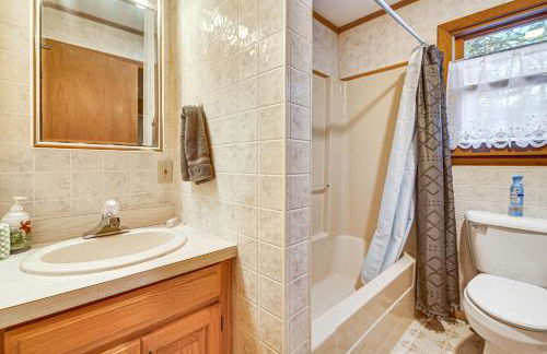 Private Lakefront and Boat Launch! Maine Family Home - Foto 17