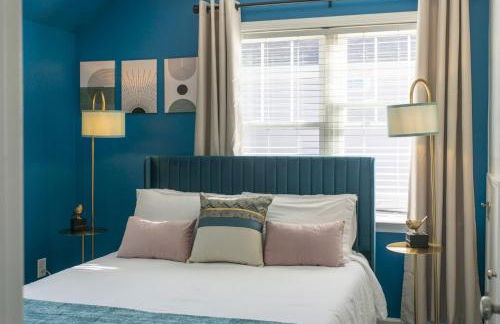 Fam-Biz Friendly 3BD with Fire pit & BBQ - Downtown - Foto 35