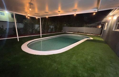 Royal Luxe Pool Home near Ft Laud airport and each - Photo 70