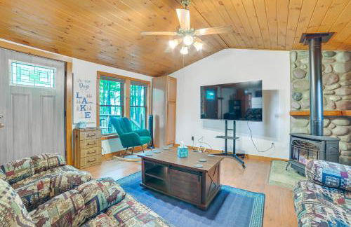 Rustic Michigan Lakeside Cabin with Private Dock! - Foto 6