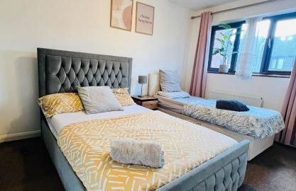 Olive, 3Bedrooms,1 extra Rm, Sleeps 9 with Garden, Free Parking in Grays, Lakeside, London - Foto 8
