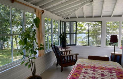 Waterfront Wildflower Cottage with Private Dock! - Foto 13