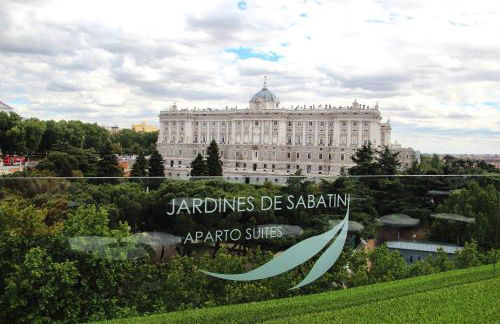 Apartosuites Jardines de Sabatini - Photo 34