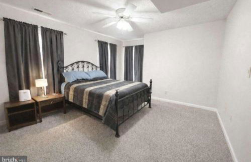 Spacious 6Bed Woodland Retreat with Movie Room & Deck - Foto 17